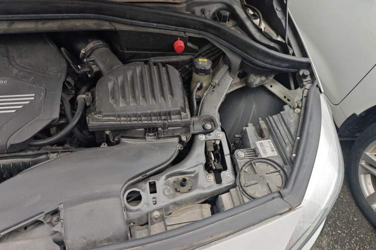 Used BMW 2 Series Gran Tourer 2018 220i Leading Model Engine Bay Left