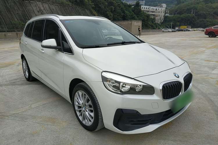 Used BMW 2 Series Gran Tourer 2018 220i Leading Model Front Right 45 Deg