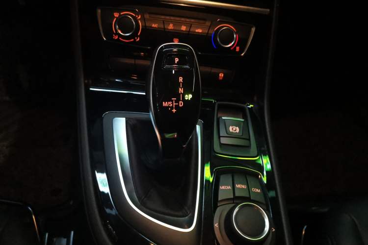 Used BMW 2 Series Gran Tourer 2018 220i Leading Model Gear Lever