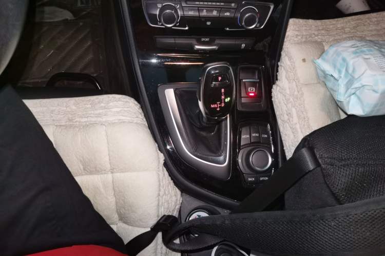 Used BMW 2 Series Gran Tourer 2018 220i Leading Model Gear Lever