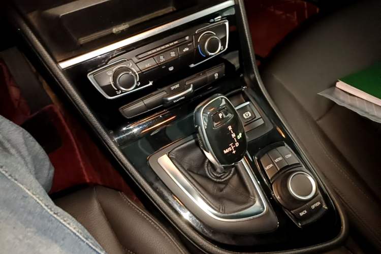 Used BMW 2 Series Gran Tourer 2018 220i Leading Model Gear Lever