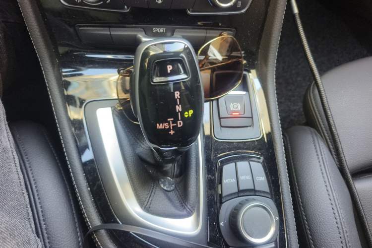 Used BMW 2 Series Gran Tourer 2018 220i Luxury Sports Package Gear Lever