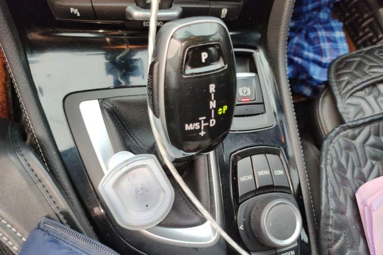 Used BMW 2 Series Gran Tourer 2018 220i Luxury Sports Package Gear Lever