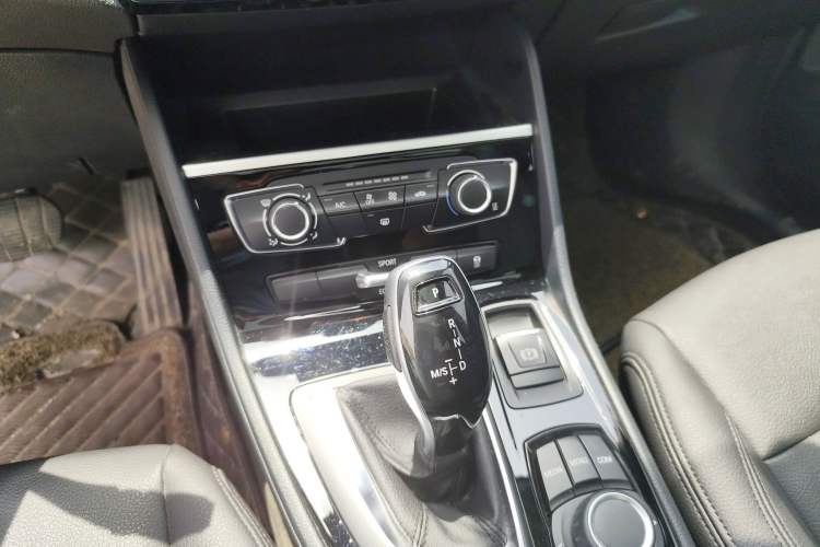 Used BMW 2 Series Gran Tourer 2018 220i Leading Model Gear Lever