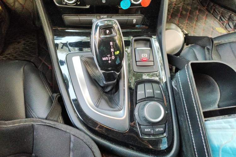 Used BMW 2 Series Gran Tourer 2018 220i Leading Model Gear Lever