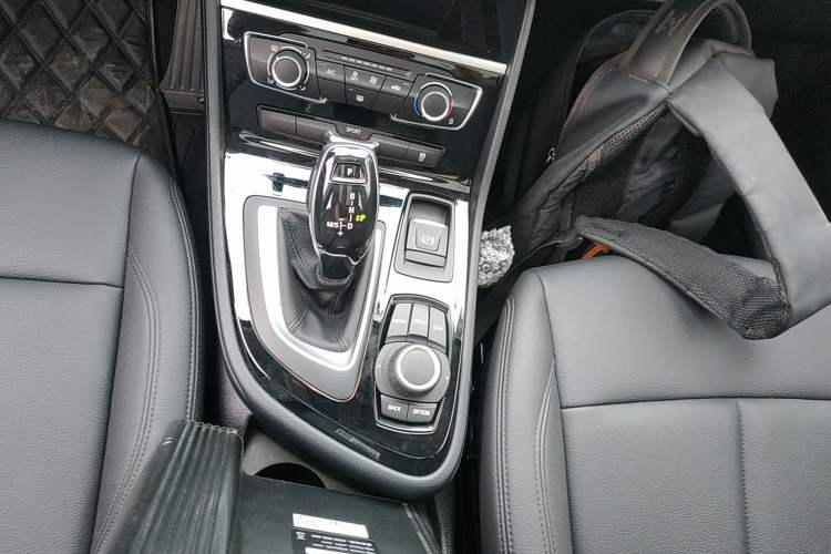 Used BMW 2 Series Gran Tourer 2018 220i Leading Model Gear Lever