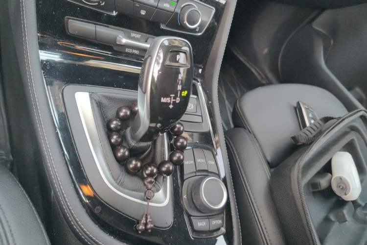 Used BMW 2 Series Gran Tourer 2018 220i Luxury Sports Package Gear Lever