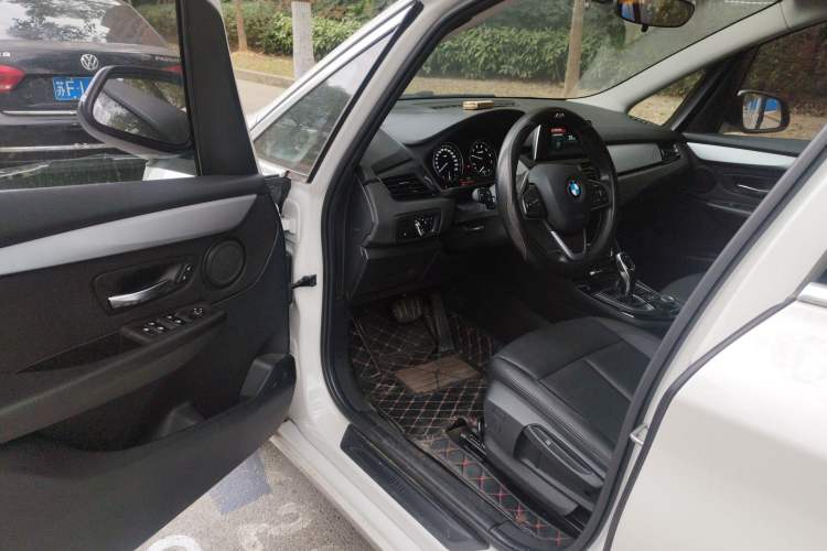 Used BMW 2 Series Gran Tourer 2018 220i Leading Model Interior 3