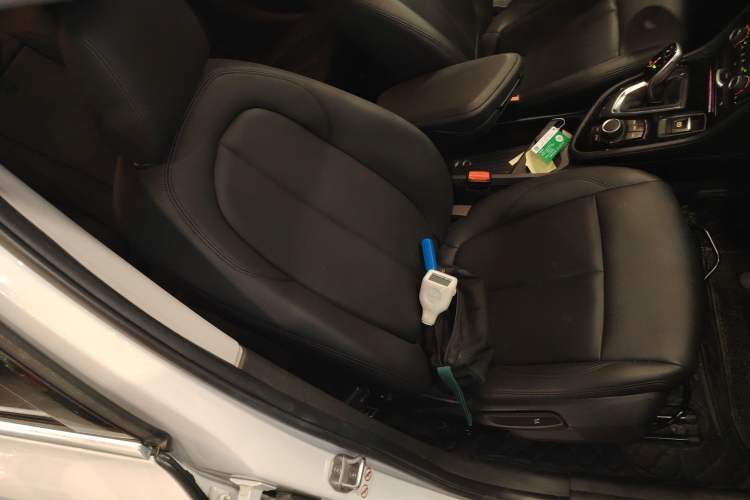 Used BMW 2 Series Gran Tourer 2018 220i Leading Model Right Front Seat