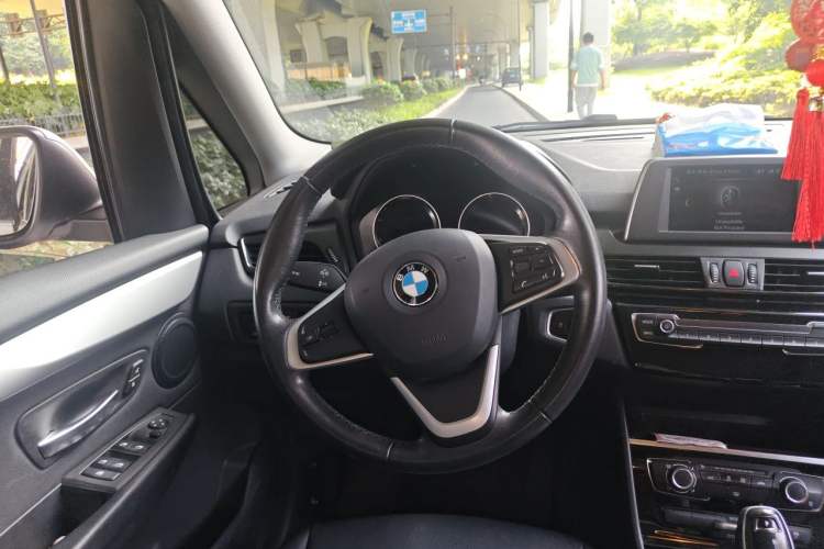 Used BMW 2 Series Gran Tourer 2018 220i Leading Model Steering Wheel