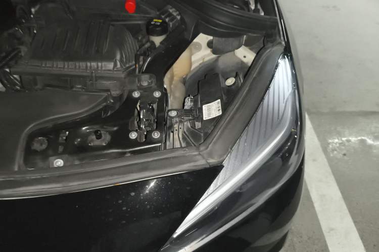 Used BMW 2 Series Gran Tourer 2019 220i Luxury Sports Package Engine Bay Left