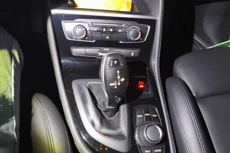 Used BMW 2 Series Gran Tourer 2019 220i Luxury Sports Package Gear Lever
