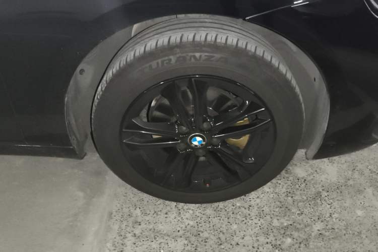 Used BMW 2 Series Gran Tourer 2019 220i Luxury Sports Package Right Front Wheel Hub