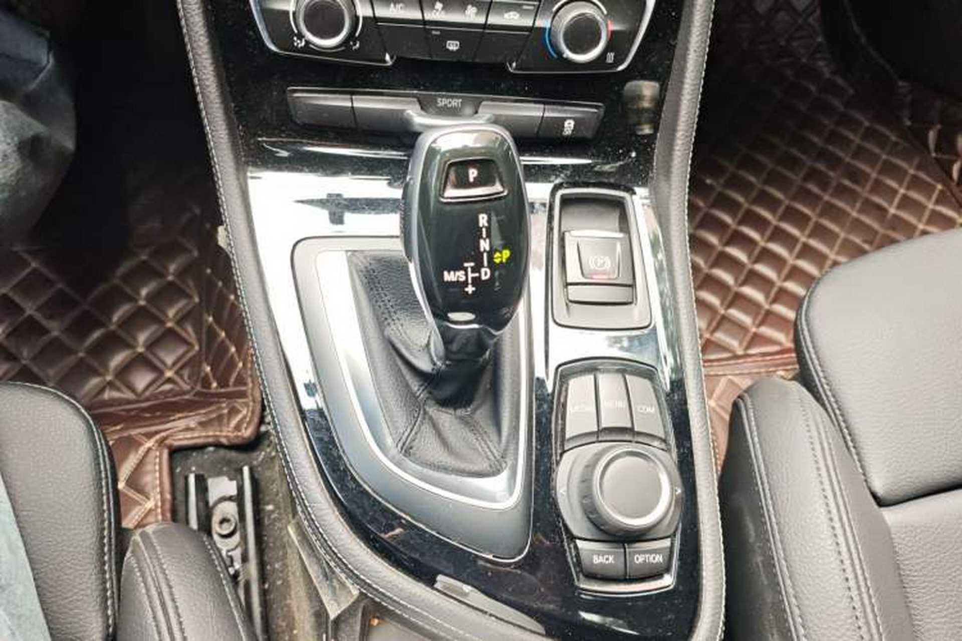 Used BMW 2 Series Gran Tourer 2019 220i Luxury Sports Package Gear Lever