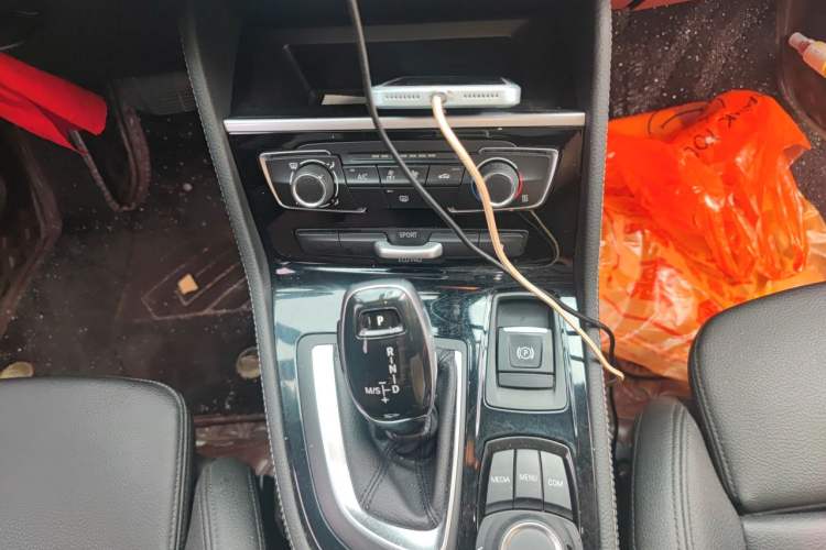 Used BMW 2 Series Gran Tourer 2019 220i Luxury Sports Package Gear Lever