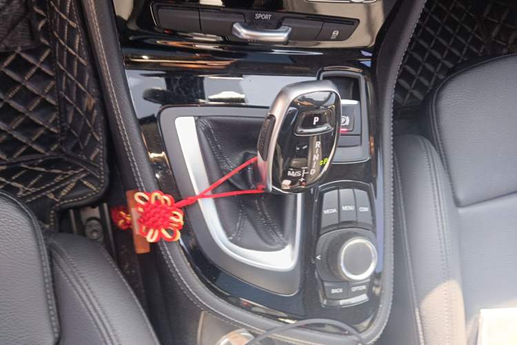 Used BMW 2 Series Gran Tourer 2019 220i Luxury Sports Package Gear Lever