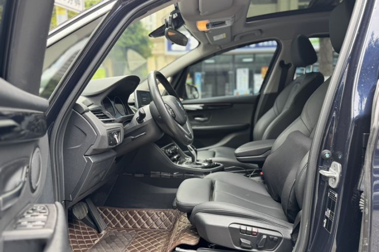 Used BMW 2 Series Gran Tourer 2019 220i Luxury Sports Package Interior 4
