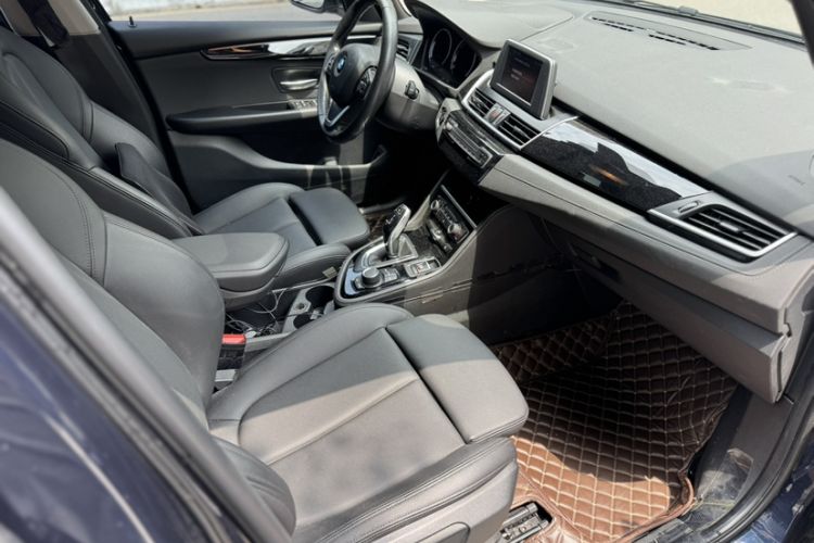 Used BMW 2 Series Gran Tourer 2019 220i Luxury Sports Package Interior 9