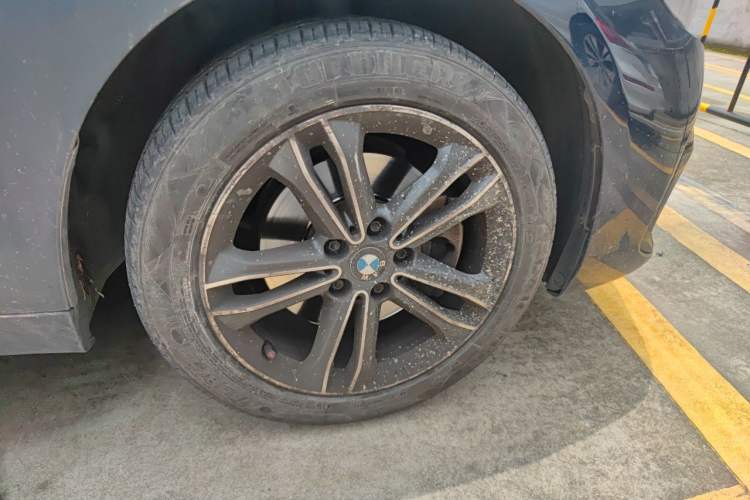 Used BMW 2 Series Gran Tourer 2019 220i Luxury Sports Package Right Front Wheel Hub