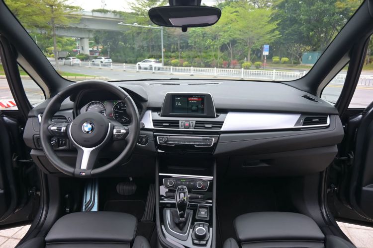 Used BMW 2 Series Gran Tourer 2019 220i Luxury Sports Package Interior 1