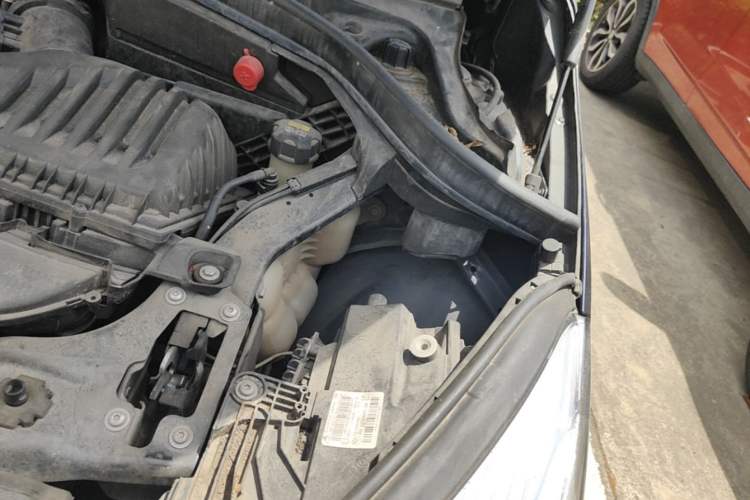 Used BMW 2 Series Gran Tourer 2019 220i Luxury Sports Package Engine Bay Left