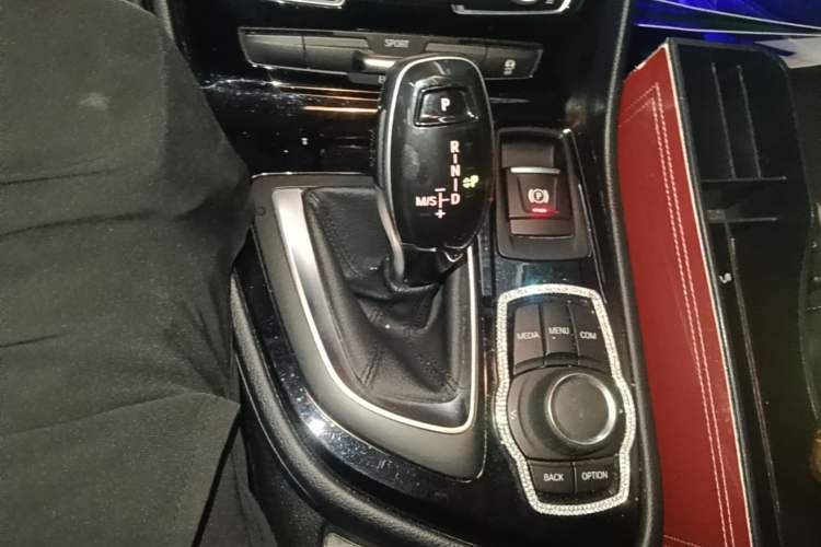 Used BMW 2 Series Gran Tourer 2019 220i Leading Model Gear Lever