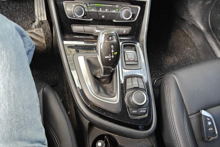 Used BMW 2 Series Gran Tourer 2019 220i Leading Model Gear Lever