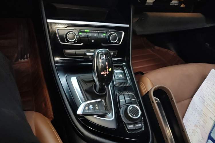 Used BMW 2 Series Gran Tourer 2019 220i Leading Model Gear Lever