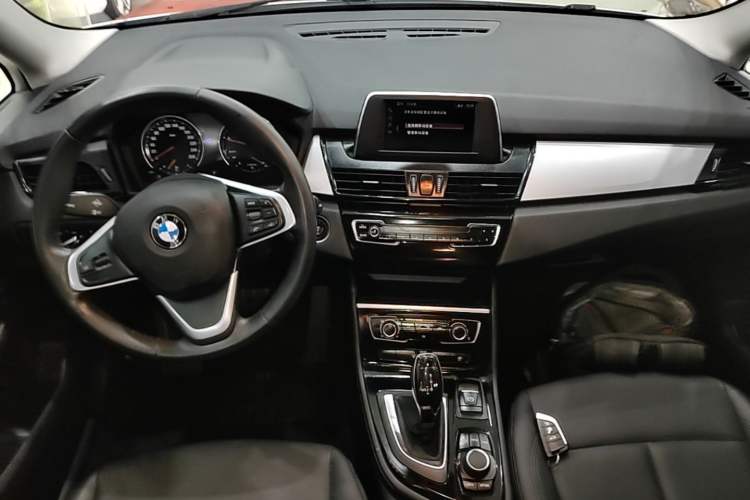 Used BMW 2 Series Gran Tourer 2019 220i Leading Model Center Console