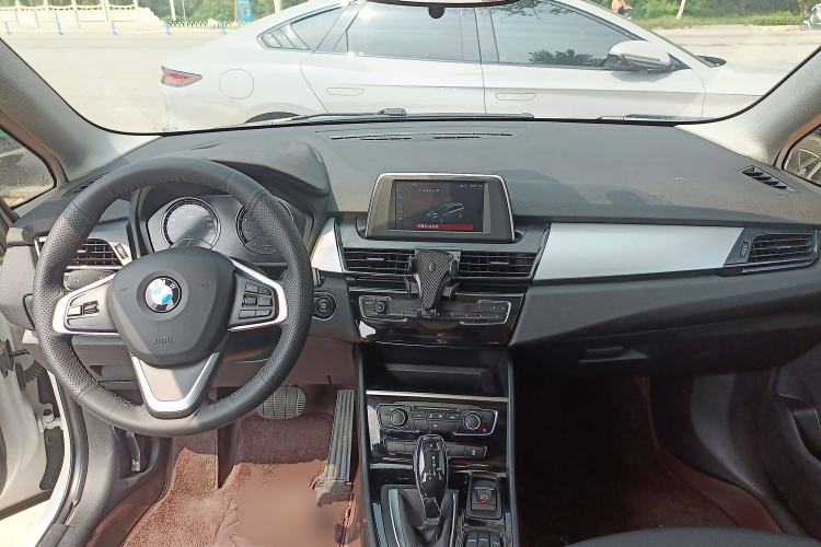 Used BMW 2 Series Gran Tourer 2019 220i Leading Model Center Console