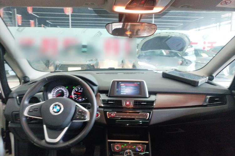 Used BMW 2 Series Gran Tourer 2019 220i Leading Model Center Console