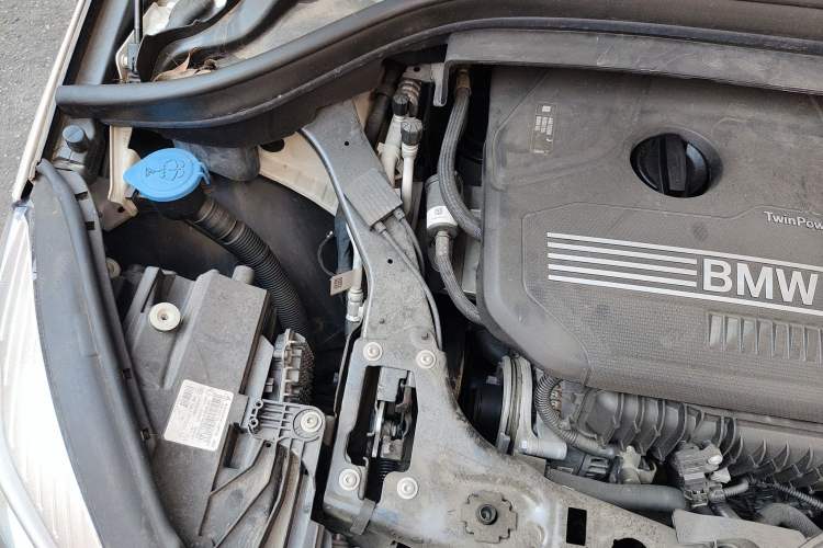 Used BMW 2 Series Gran Tourer 2019 220i Luxury Sports Package Engine Bay Right