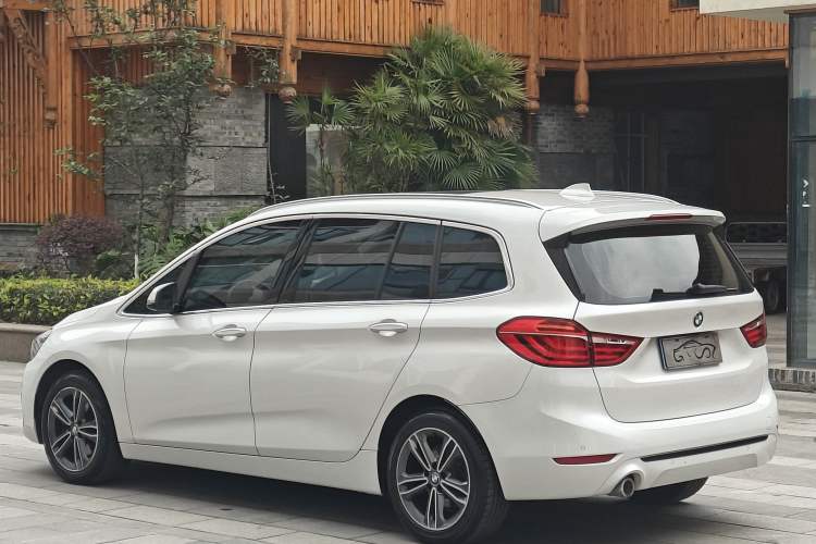 Used BMW 2 Series Gran Tourer 2019 220i Luxury Sports Package Exterior 3