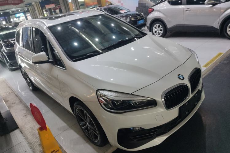 Used BMW 2 Series Gran Tourer 2019 220i Luxury Sports Package Front Right 45 Deg