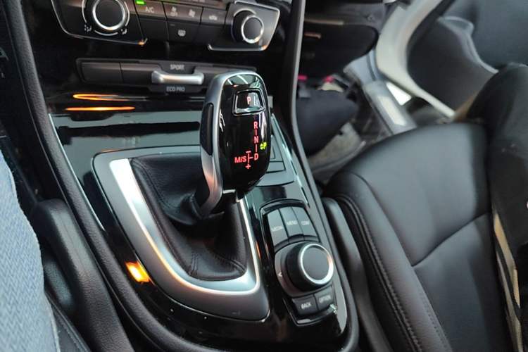 Used BMW 2 Series Gran Tourer 2019 220i Leading Model Gear Lever