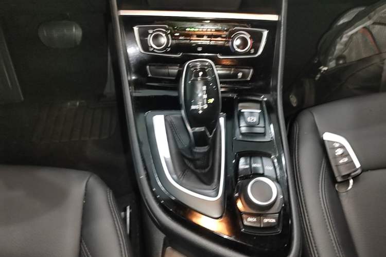 Used BMW 2 Series Gran Tourer 2019 220i Leading Model Gear Lever