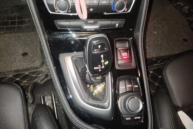 Used BMW 2 Series Gran Tourer 2019 220i Luxury Sports Package Gear Lever
