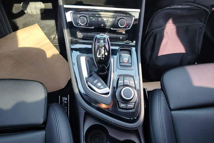 Used BMW 2 Series Gran Tourer 2019 220i Luxury Sports Package Gear Lever
