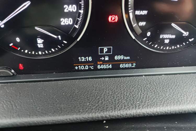 Used BMW 2 Series Gran Tourer 2019 220i Leading Model Odometer Close Up