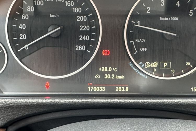 Used BMW 3 Series 2015 320Li Luxury Design Package Odometer Close Up