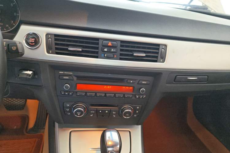 Used BMW 3 Series 2011 320i Convertible Coupe Audio And AC Panel