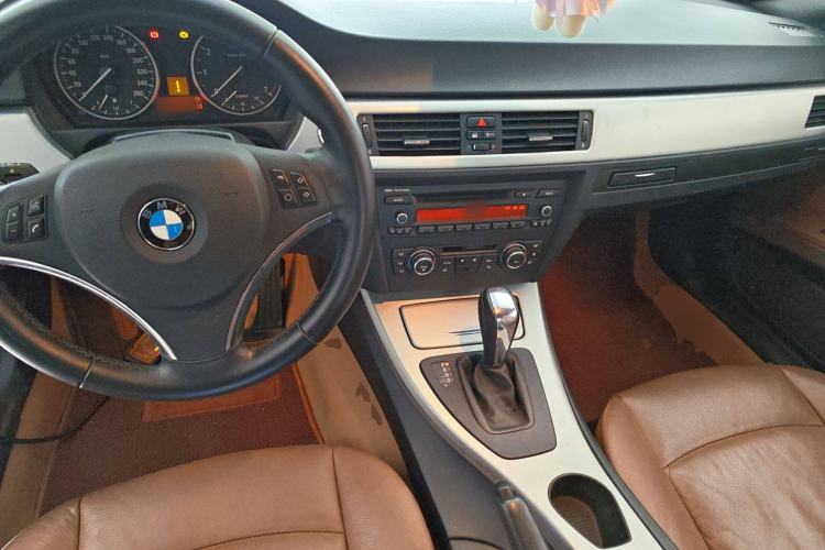 Used BMW 3 Series 2011 320i Convertible Coupe Center Console
