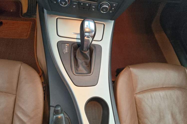 Used BMW 3 Series 2011 320i Convertible Coupe Gear Lever
