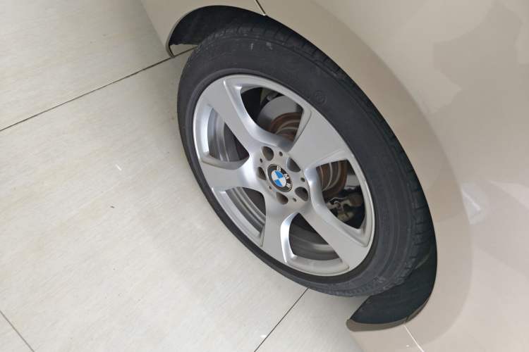 Used BMW 3 Series 2011 320i Convertible Coupe Right Rear Wheel Hub