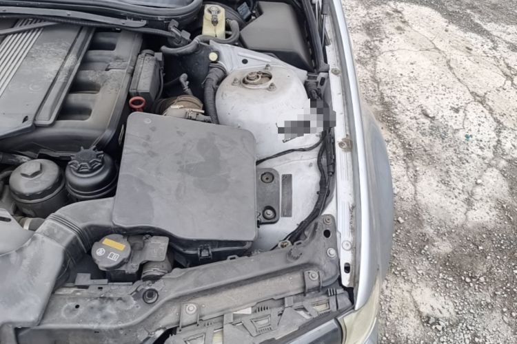 Used BMW 3 Series 2004 325i Engine Bay Left