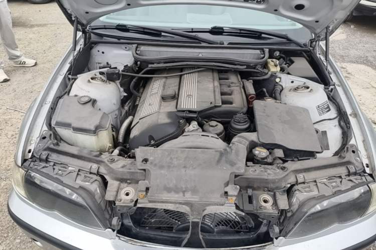 Used BMW 3 Series 2004 325i Engine Bay