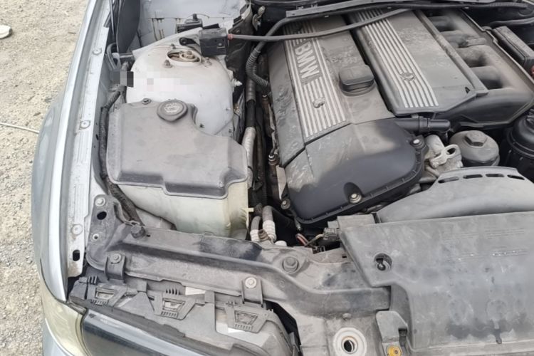 Used BMW 3 Series 2004 325i Engine Bay Right