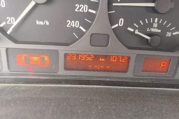 Used BMW 3 Series 2004 325i Odometer Close Up