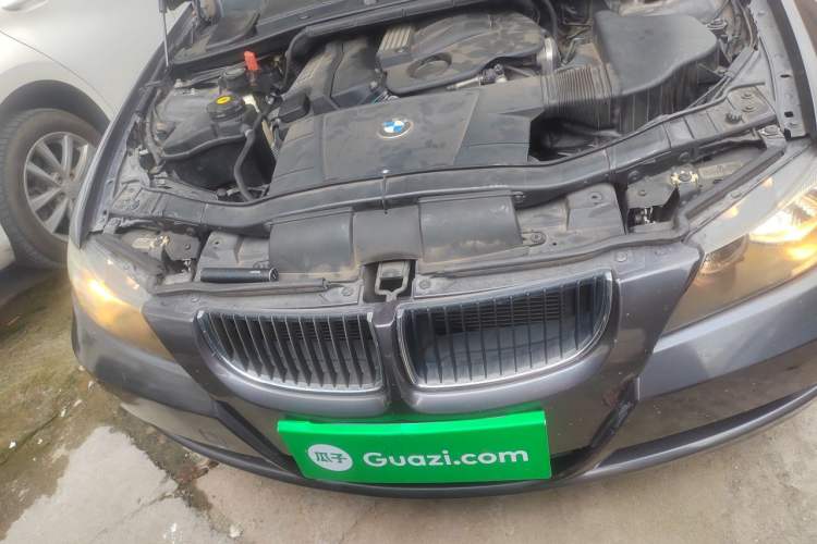 Used BMW 3 Series 2005 320i Fashion Model Engine Bay