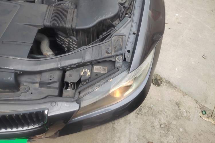 Used BMW 3 Series 2005 320i Fashion Model Engine Bay Left